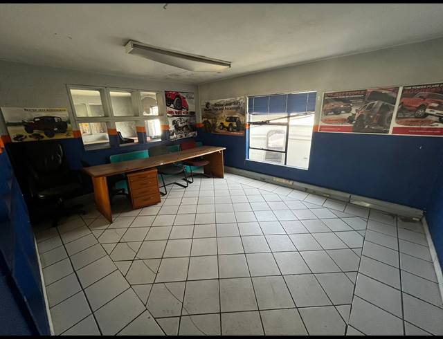 2,300M² SHOWROOM FOR SALE IN ANDERBOLT